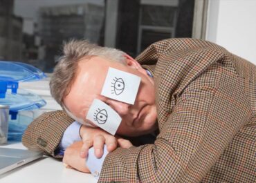 Sleeping on the Job: Causes, Risks & Workplace Solutions